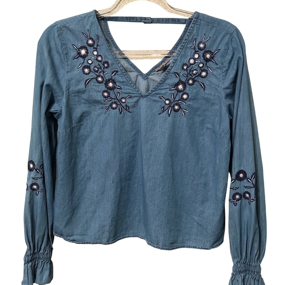 Charlotte Russe Blue Chambray Floral Embroidered V-Neck Boho Blouse Medium